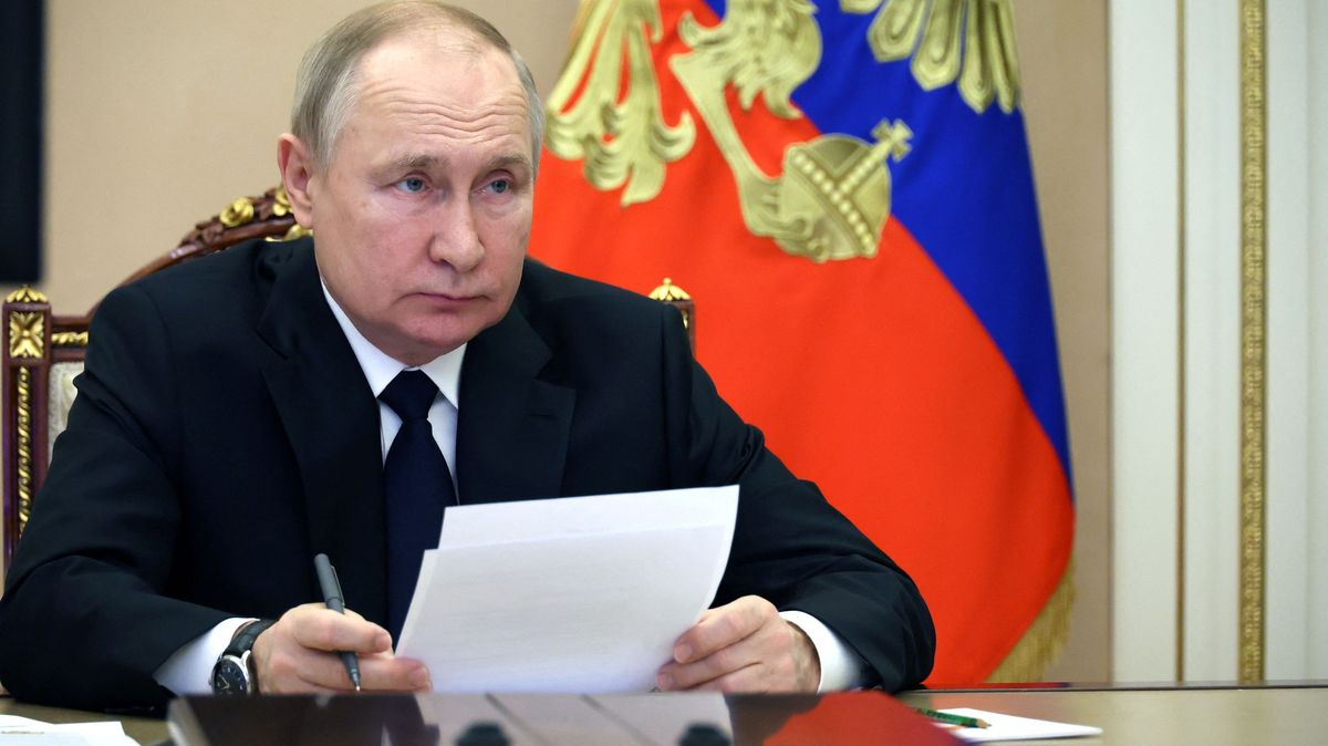 Rusko odpovídá na cenový strop zákazem dodávek ropy. Putin podepsal dekret